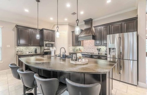Spring House | Woodlands Elegant Home, Patio, Studio & Kids Roomn