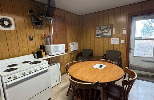 Alma Cabin | Woodlands Retreat next to the Mississippi River