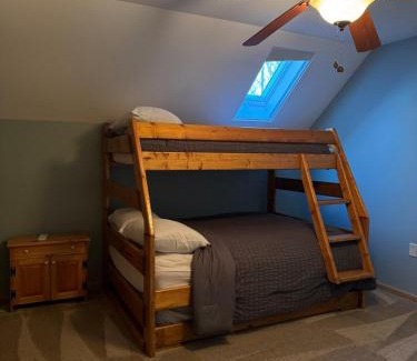 Holcombe Apartment | Woodlawn Lakeside Retreat - 2 BR Waterfront Cabin