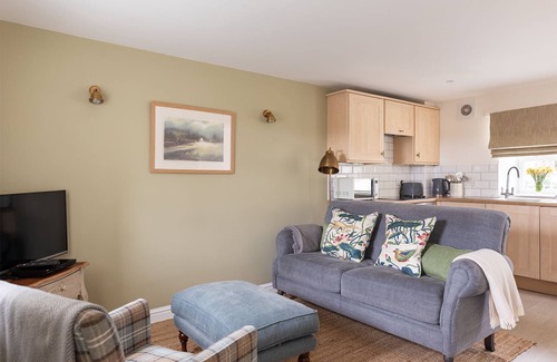 Kelso Cottage | WOODMAN'S, Kelso - sweet one bedroom cottage close to Floors Castle and Kelso