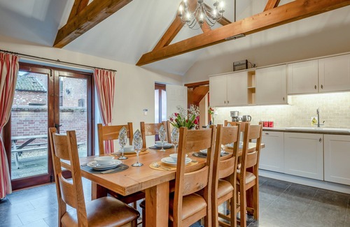Sculthorpe Cottage | WOODPECKER BARN - CWL