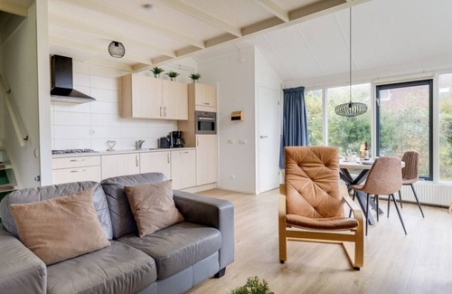 Zwiggelte House | Woodpecker I Modern Bungalow near the Forest
