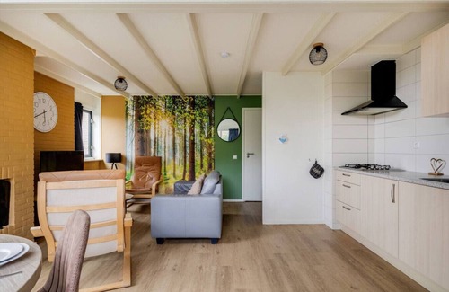 Zwiggelte House | Woodpecker I Modern Bungalow near the Forest