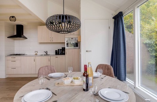 Zwiggelte House | Woodpecker I Modern Bungalow near the Forest