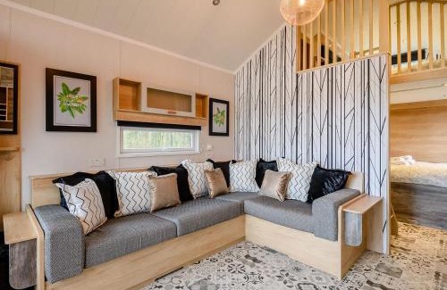 Alderbury House | Woodpecker Lodge-Ukc5156