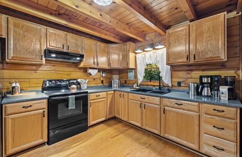 Kabletown Cabin | Woodpecker Woods - Cozy Log Cabin w/Hot Tub!