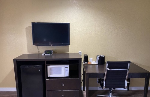 Miami Hotel | Woodridge Inn and Suites