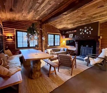 Maboge Ski Chalet | Woods-hottub & AC