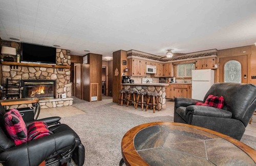 Branch Cabin | Woods & Water Cabin - Fish or Kayak on Pere Marquette River near Ludington, MI.
