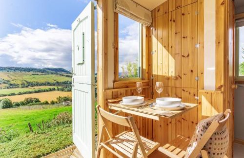 Heights of Achterneed House | Woodside Hut 1 - Uk36105