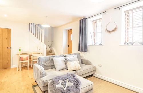 Pembridge Cottage | WOODSMITH BARN, romantic, character holiday cottage in Eardisland