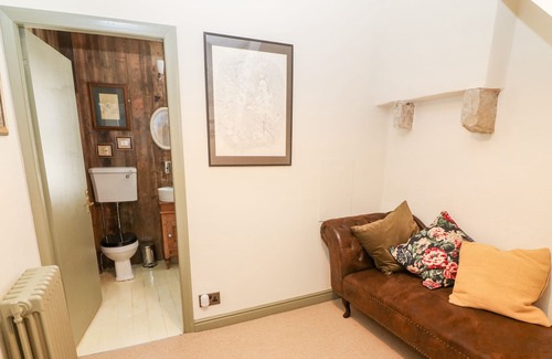 Giggleswick Cottage | WOODSTOCK COTTAGE, pet friendly, character holiday cottage in Settle