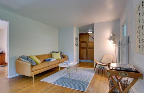 Woodstock House | Woodstock Getaway with Hot Tub about 2 Mi to Dtwn!