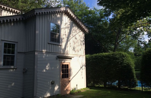Woodstock Cottage | Woodstock Village Carriage House