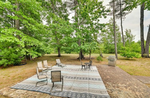 Ballston Spa House | Woodsy Ballston Spa Home 4 Mi to State Park!