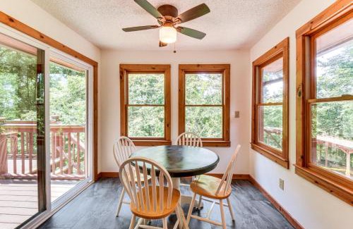 Toccoa House | Woodsy Hideaway 8 Mi to Henderson Falls Park!