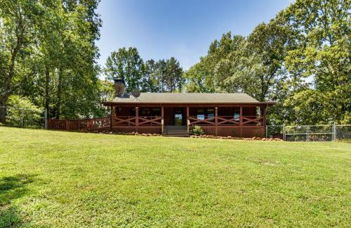 Toccoa House | Woodsy Hideaway 8 Mi to Henderson Falls Park!