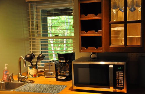 Middletown Apartment | Woodsy Lair in Historic Middletown Valley