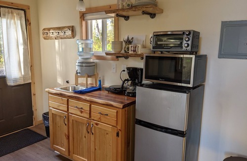 South Range Cabin | Woodsy Personal Retreat Cabin - "Solitude"