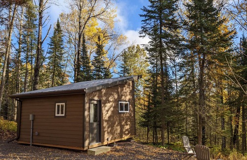 South Range Cabin | Woodsy Personal Retreat Cabin - "Solitude"