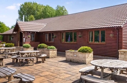 Ancaster Ski Chalet | Woodview Lodge Hot Tub 4