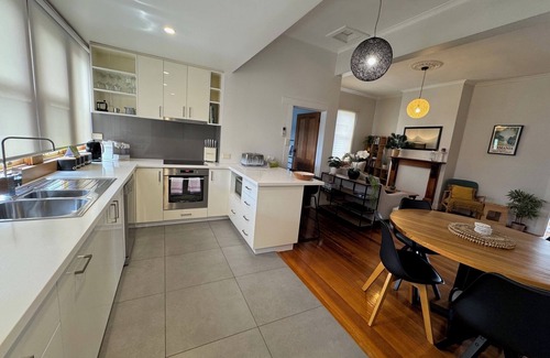 South Launceston Cottage | Wooragee Cosy Cottage