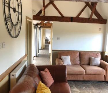 Broughton Hackett House | Worcester semi rural bungalow with off road parking