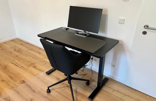Kaiserlei Apartment | Workplace Apt/27inch Screen for 2 or 4/Kitchen