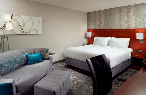 Home Park House | World of Coca-Cola Tour! Seasonal Outdoor Pool, Pet-friendly Property!