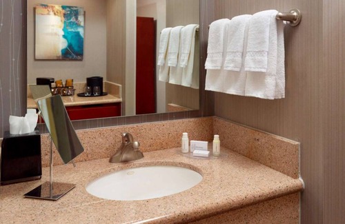 Home Park House | World of Coca-Cola Tour! Seasonal Outdoor Pool, Pet-friendly Property!