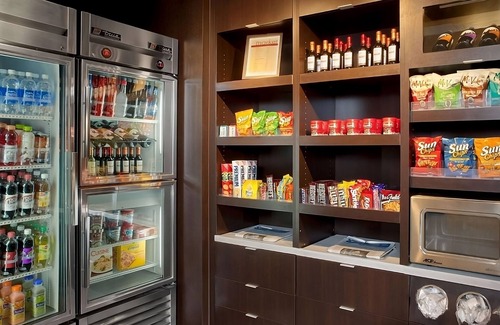 Home Park House | World of Coca-Cola Tour! Seasonal Outdoor Pool, Pet-friendly Property!