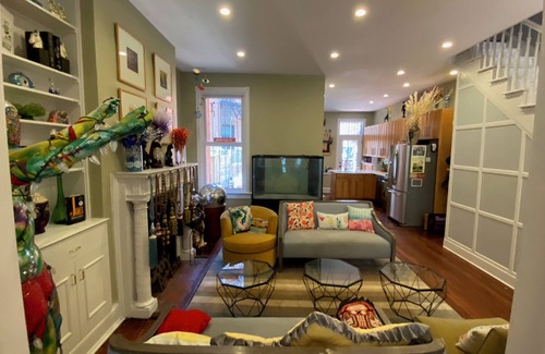 Cardozo House | World Pride Central: Walk to restaurants, bars, clubs, park, Metro