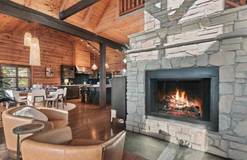 Jefferson Ski Chalet | Wow Views! Hot Tub, Sauna, 85 inch TV, Pool Table