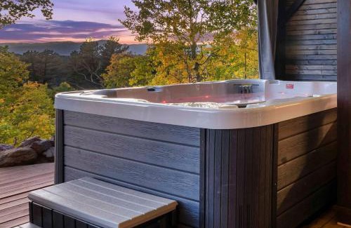 Jefferson Ski Chalet | Wow Views! Hot Tub, Sauna, 85 inch TV, Pool Table