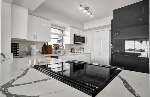 Lantana Condo | Wow! Waterfront condo & Boat dock@Palm Beach