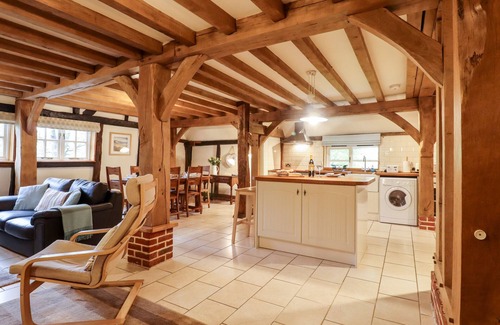 Etchinghill Cottage | WREN COTTAGE AT BOYKE MANOR, family friendly in Lyminge
