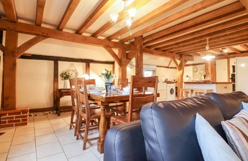 Etchinghill Cottage | WREN COTTAGE AT BOYKE MANOR, family friendly in Lyminge