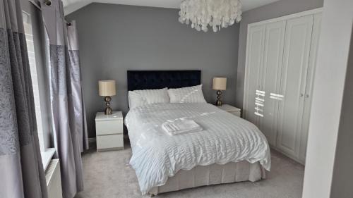Cymau Villa | Wrexham Retreat Villa 4 bedrooms, 3 Bath