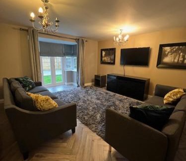 Cymau Villa | Wrexham Retreat Villa 4 bedrooms, 3 Bath