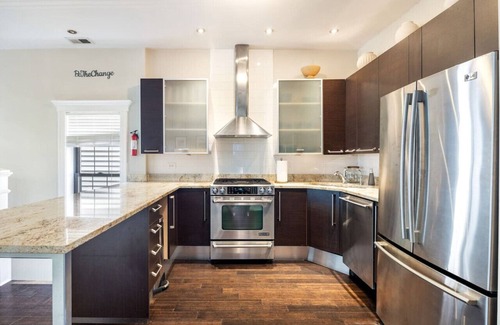 Wrigleyville Bed & Breakfast | Wrigleyville Suites Room 1