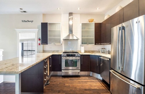 Wrigleyville Bed & Breakfast | Wrigleyville Suites Room 2