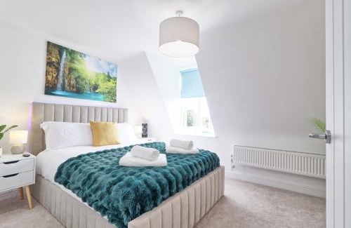 Writtle Apartment | Writtle Massive 4 Bedroom Apartment with Parking In Gorgeous Countryside Location & Short Drive to Chelmsford City Centre Contractors Welcome