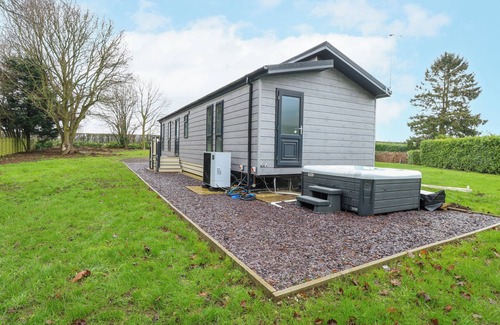 Necton Cottage | WURZBURC, with hot tub in Swaffham