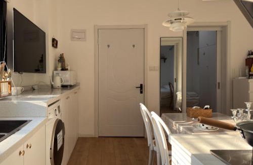 Changning Apartment | Wutong District Sunshine 2 bedrooms 2 beds with kitchen and bathroom, laundry and cooking, close to Zhongshan Park business district Leyihome close to Zhongshan Park