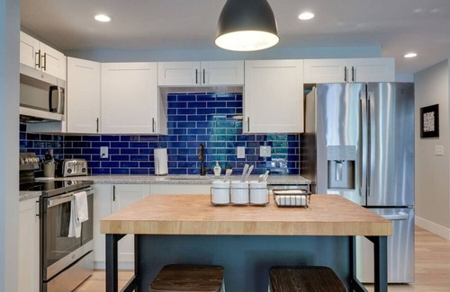 Shawnee Hills House | Wyandotte Way - Comfy and Fun, Fam-Friendly Suite