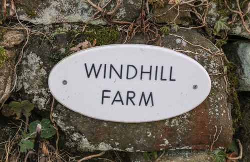 Hoylandswaine Cottage | WYNDELL CRUCK COTTAGE, character holiday cottage in Stocksbridge