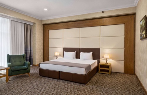 Baku Hotel | Wyndham Baku