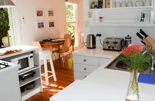 St Kilda Cottage | Wyndham Cottage St Kilda