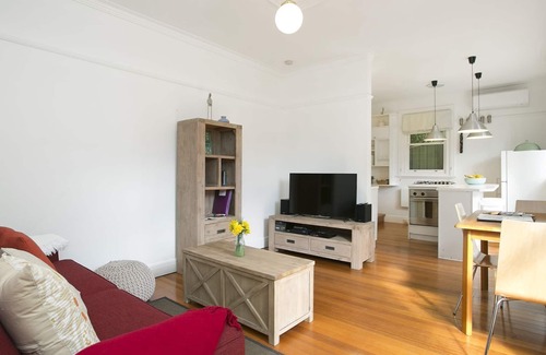 St Kilda Cottage | Wyndham Cottage St Kilda