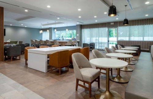 Orlando Hotel | Wyndham Garden Orlando Airport - Free Airport Shuttle
